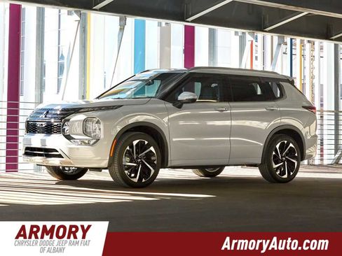 Used 2024 Mitsubishi Outlander SE image 1