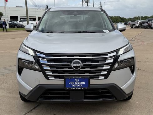 Used 2025 Nissan Rogue SV AWD/4WD image 3