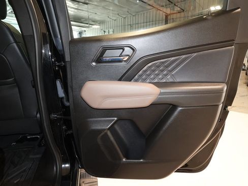 Certified 2023 GMC Canyon Denali w/ Denali Black Edition AWD/4WD image 19