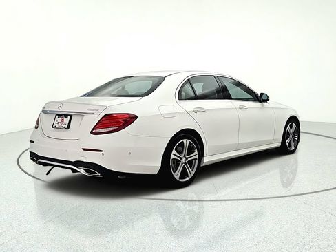 Used 2017 Mercedes-Benz E 300 4MATIC image 7