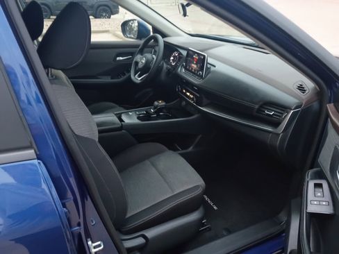 Used 2023 Nissan Rogue SV image 9