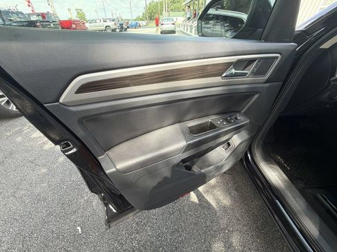 Used 2021 Volkswagen Atlas SE FWD image 12