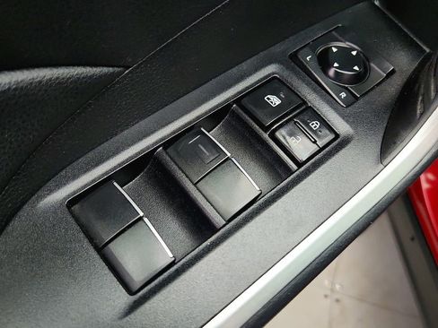 Used 2021 Toyota RAV4 XLE Premium image 28