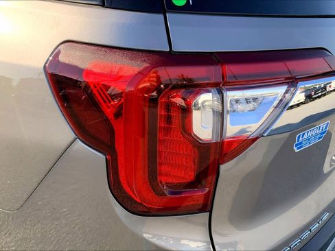 Used 2023 GMC Acadia SLE w/ Driver Convenience Package image 27