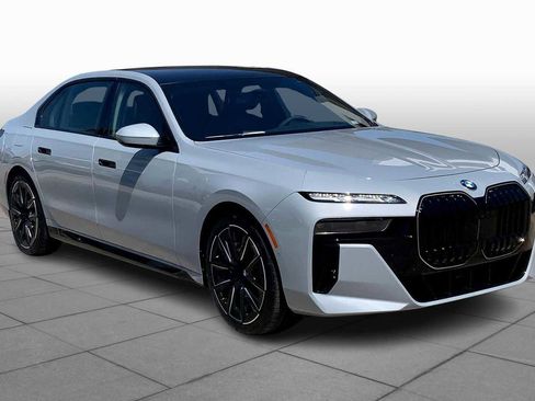 New 2025 BMW 760i xDrive w/ Executive Package image 2