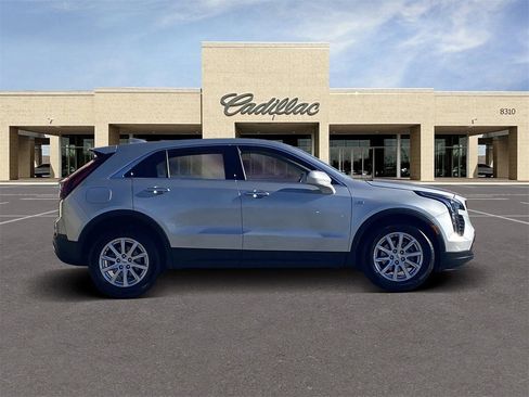 Used 2021 Cadillac XT4 Luxury w/ Cold Weather Package image 4