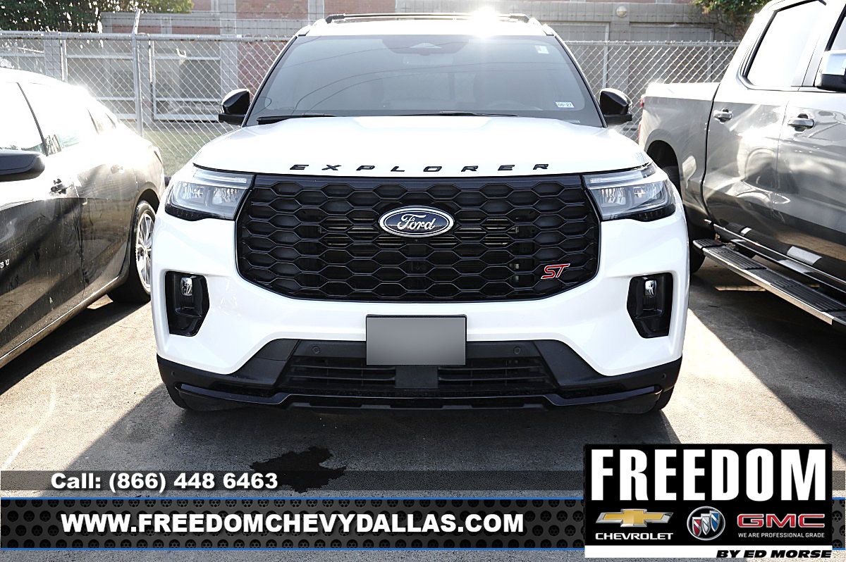 Used 2025 Ford Explorer ST AWD/4WD image 3