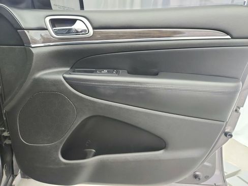 Used 2018 Jeep Grand Cherokee Overland image 28