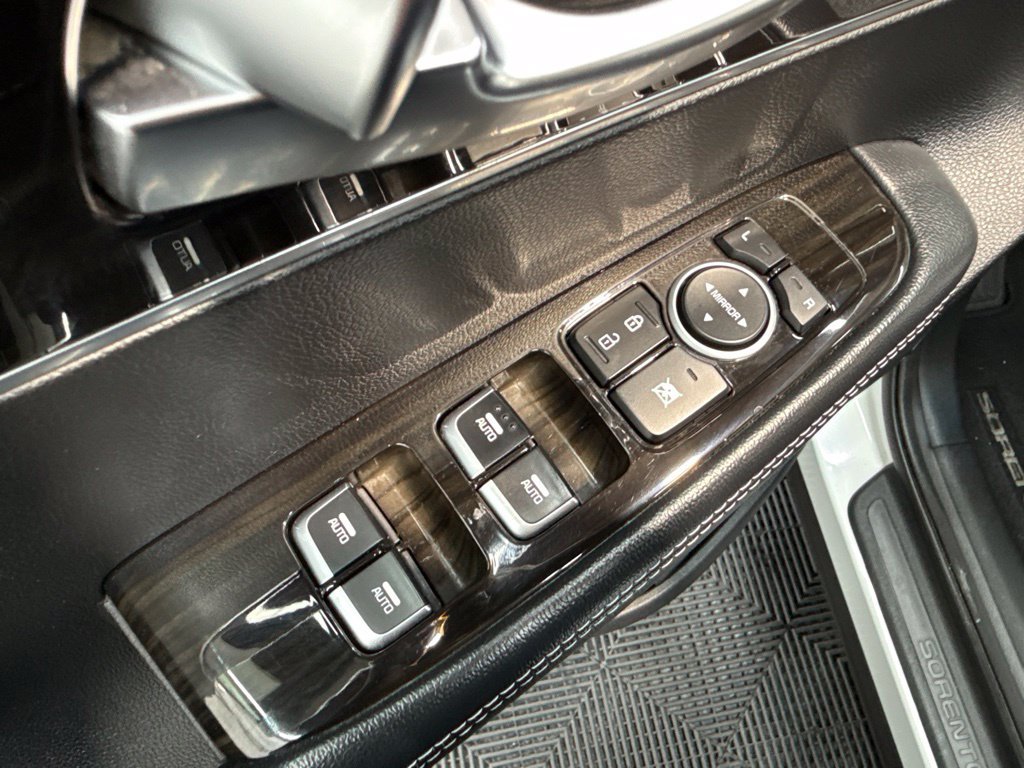 Used 2019 Kia Sorento FWD image 14