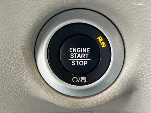 Used 2023 Chrysler Pacifica Touring-L image 29