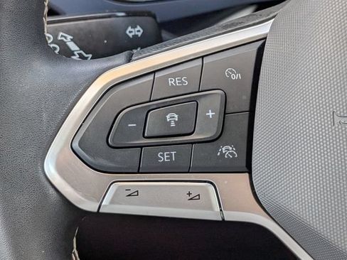 Used 2024 Volkswagen Taos SE w/ Panoramic Sunroof Package FWD image 26