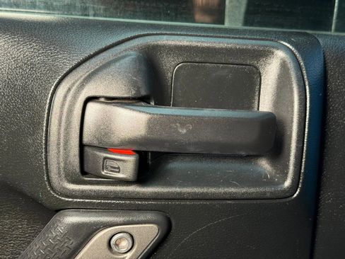 Used 2018 Jeep Wrangler Sport AWD/4WD image 18