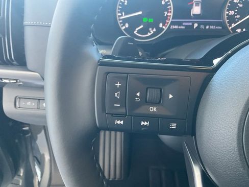 Used 2025 Nissan Pathfinder SL image 10