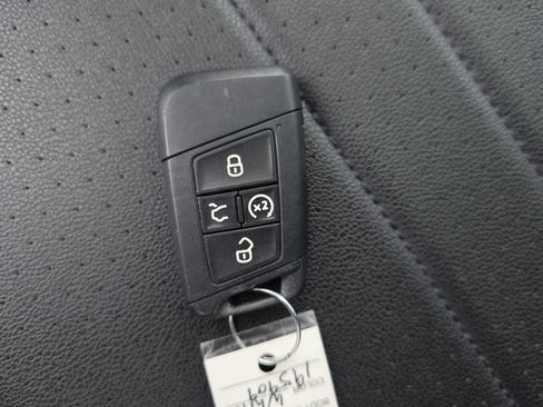 Used 2024 Volkswagen Tiguan SE image 38