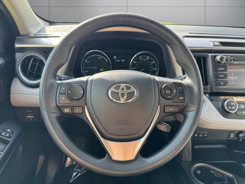 Used 2018 Toyota RAV4 LE AWD/4WD image 13