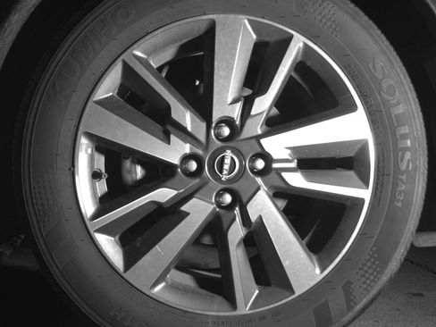 Used 2025 Nissan Versa SV image 12