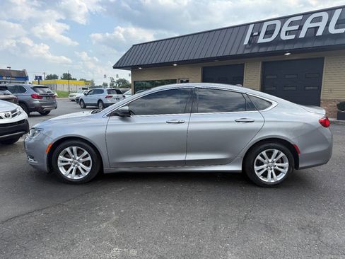Used 2015 Chrysler 200 Limited w/ Convenience Group image 8