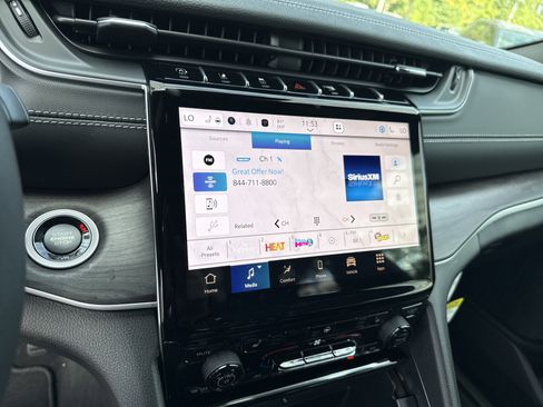 New 2025 Jeep Grand Cherokee Limited w/ Black Appearance Package image 25