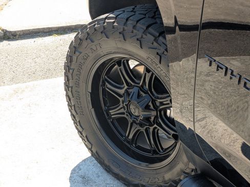 Used 2023 Chevrolet Tahoe Z71 image 9