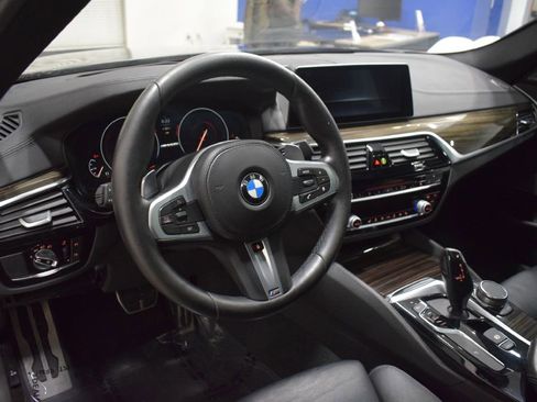 Used 2019 BMW M550i xDrive w/ Premium Package 2 image 8
