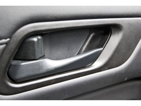 Used 2025 Nissan Pathfinder SV FWD image 16