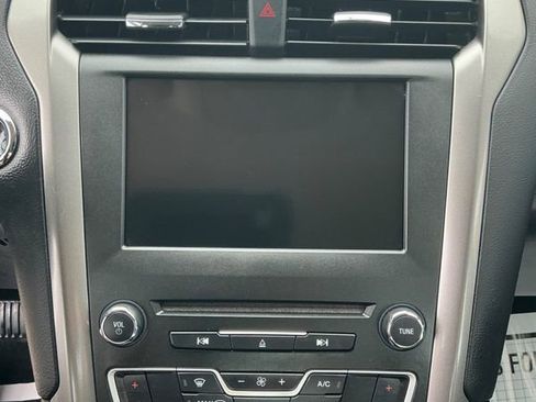 Used 2018 Ford Fusion SE w/ Fusion SE Technology Package image 30