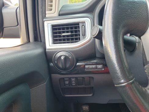 Used 2021 Nissan Titan SV w/ SV Convenience Package image 14