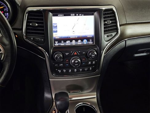 Used 2017 Jeep Grand Cherokee Overland w/ Jeep Active Safety Group image 9