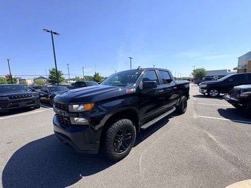 Used 2022 Chevrolet Silverado 1500 Custom Trail Boss w/ Safety Confidence Package AWD/4WD image 2