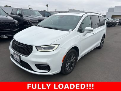 Used 2021 Chrysler Pacifica Touring-L w/ Uconnect Theater Family Group