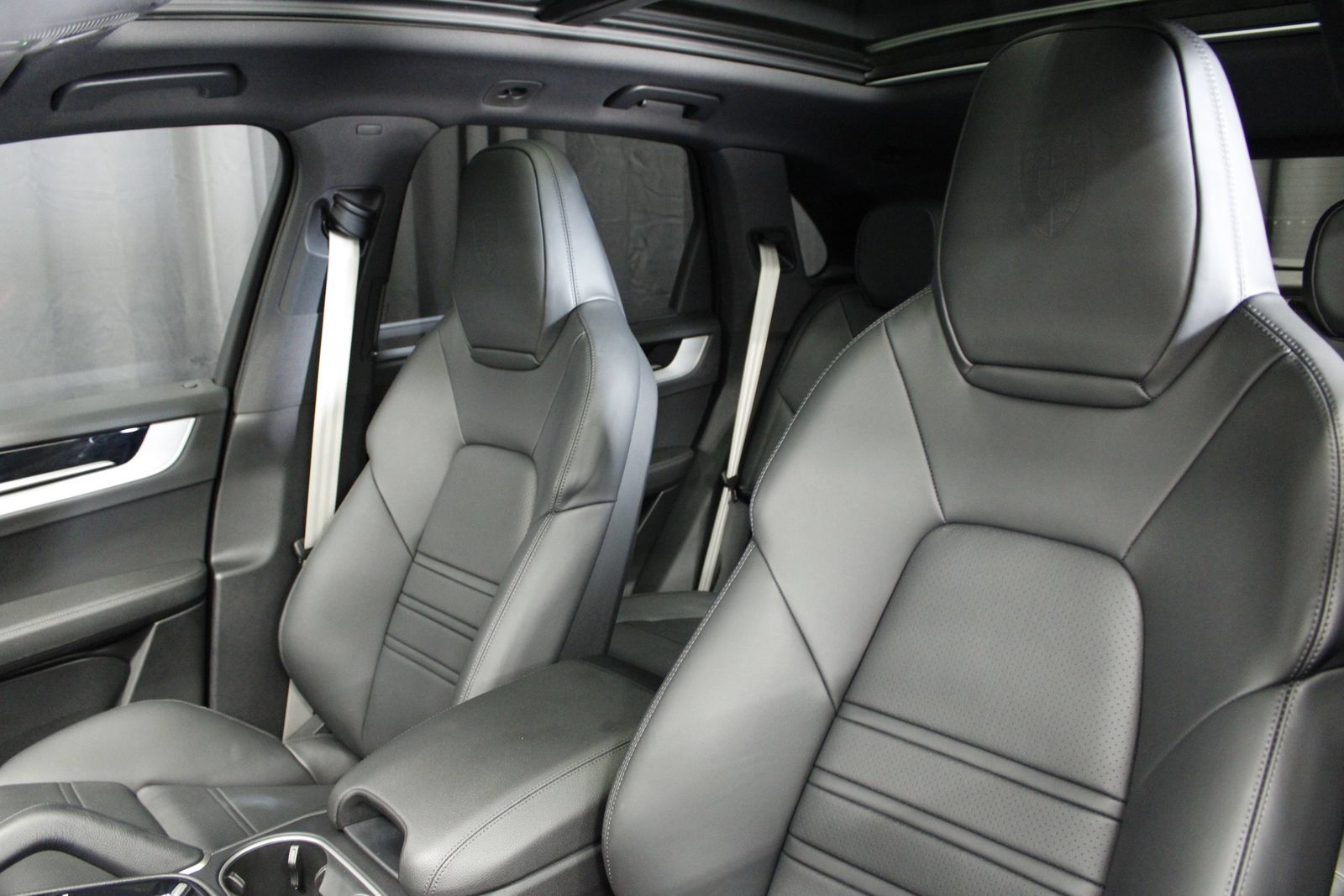 Certified 2026 Porsche Cayenne E-Hybrid AWD/4WD image 5