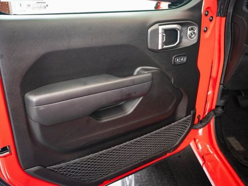 Used 2024 Jeep Wrangler Unlimited image 24