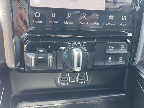 Used 2024 RAM 1500 Laramie AWD/4WD image 21