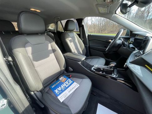 Certified 2025 Chevrolet Trax LT w/ LT Convenience Package image 11