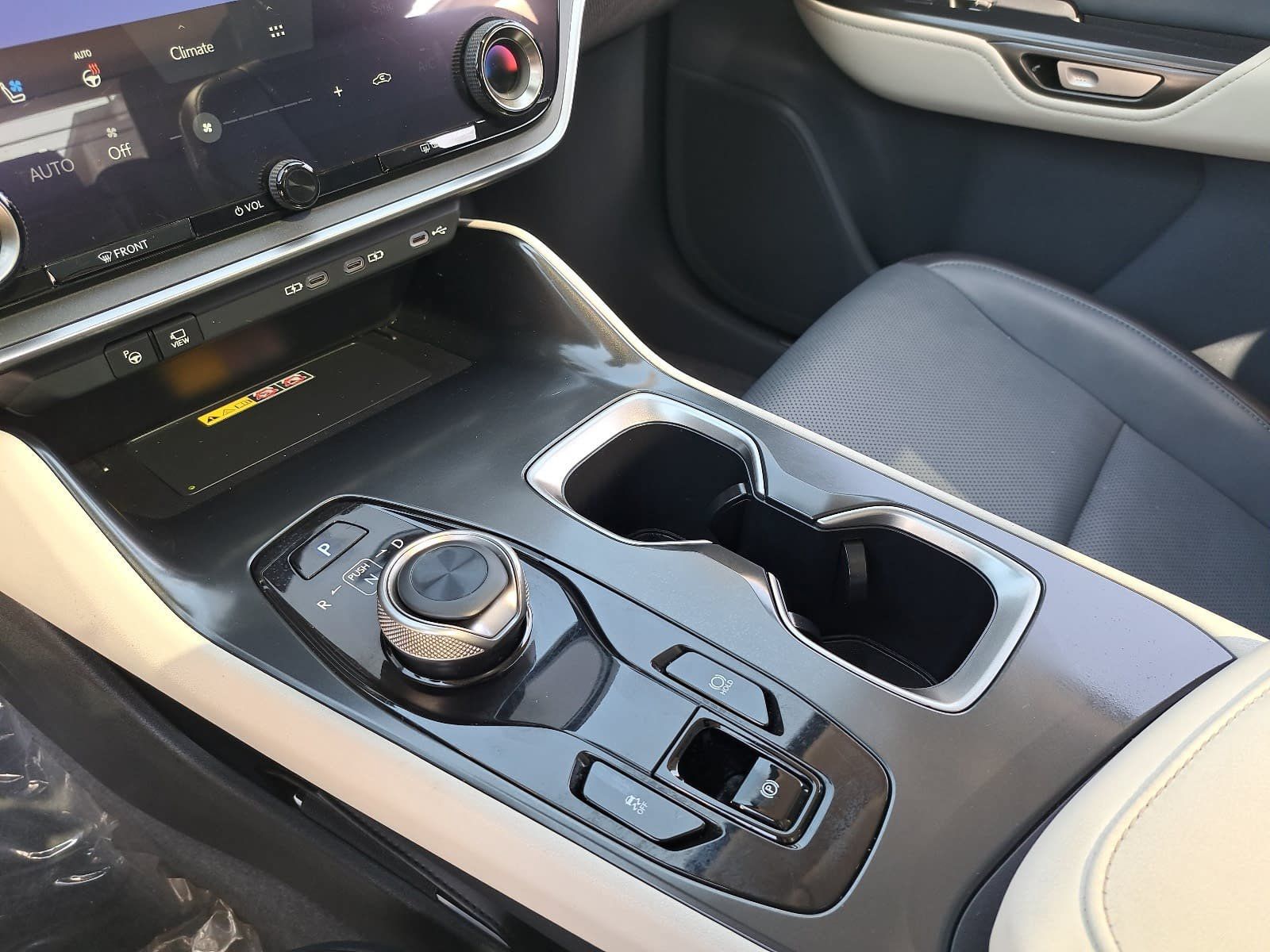 Used 2023 Lexus RZ 450e Premium w/ Technology Package AWD/4WD image 28