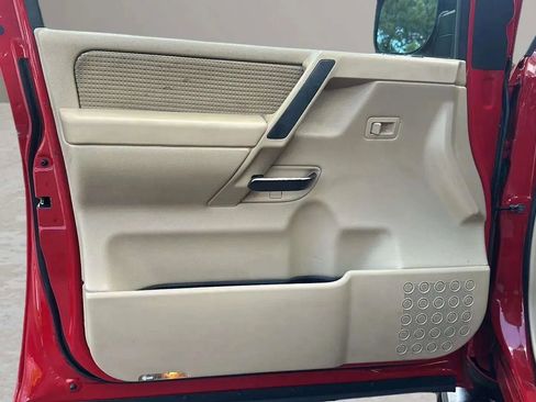 Used 2012 Nissan Titan SV w/ SV Value Truck Pkg image 10