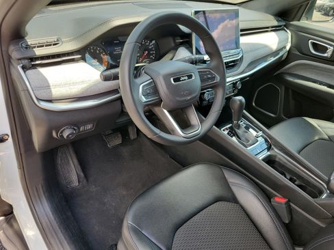 Used 2024 Jeep Compass Latitude AWD/4WD image 3