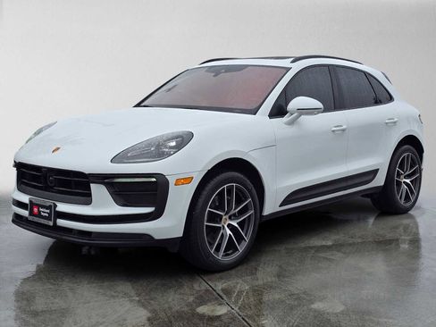 Used 2025 Porsche Macan AWD/4WD image 3