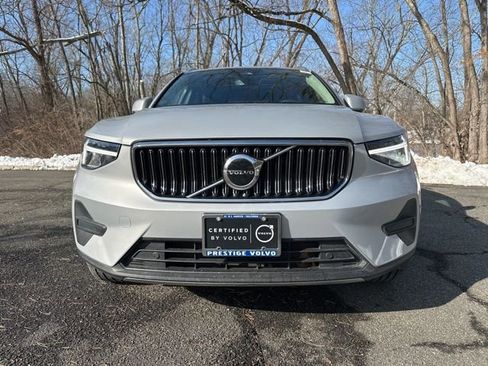 Certified 2025 Volvo XC40 B5 Core image 2