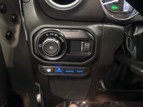 Used 2023 Jeep Wrangler Unlimited Sahara w/ Cold Weather Group image 39