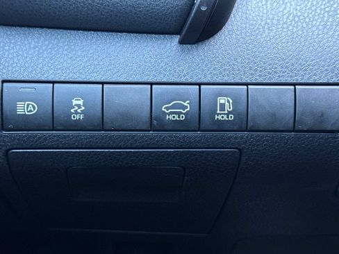 Used 2020 Toyota Camry SE w/ Blackout Package FWD image 38