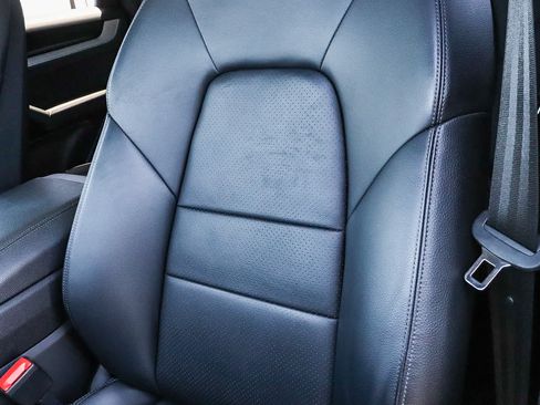 Used 2024 Porsche Cayenne AWD/4WD image 36