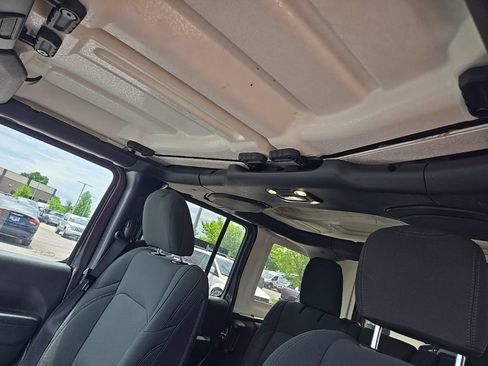 Used 2022 Jeep Wrangler Unlimited Sport AWD/4WD image 16