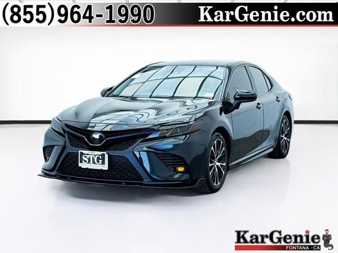 Used 2019 Toyota Camry SE FWD image 1