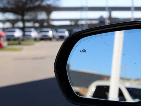 Used 2025 Buick Enclave Sport Touring image 25