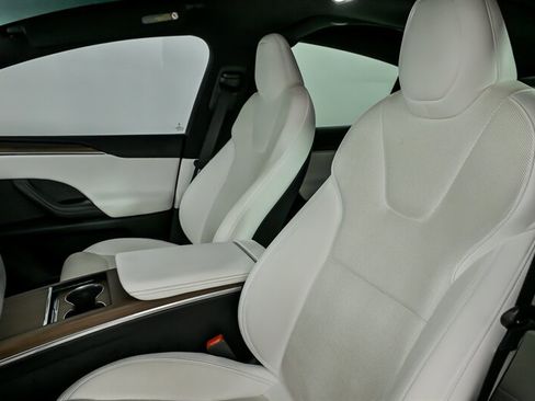 Used 2022 Tesla Model X image 18