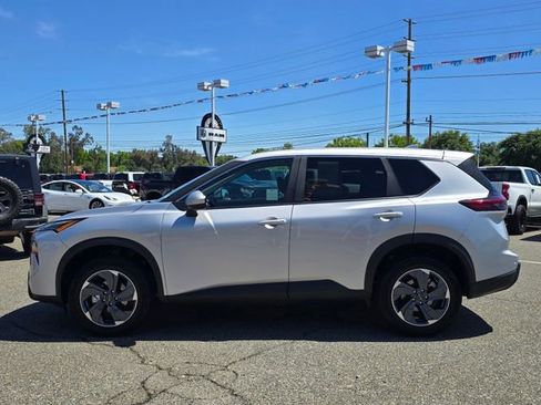 Used 2025 Nissan Rogue SV FWD image 8