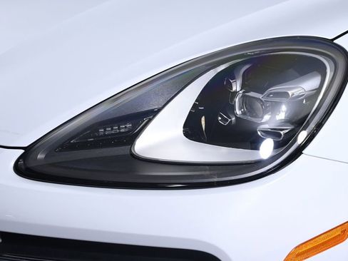 Certified 2023 Porsche Cayenne Platinum Edition AWD/4WD image 26