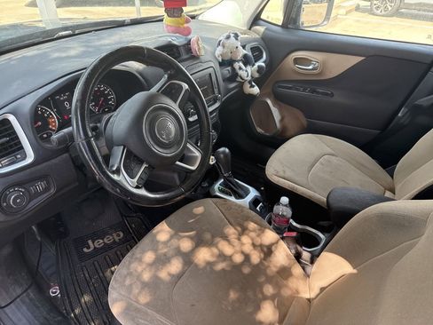 Used 2015 Jeep Renegade Latitude FWD image 14