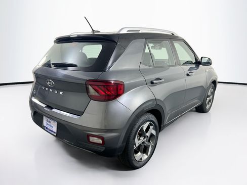 Used 2024 Hyundai Venue Limited FWD image 5